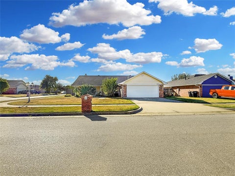Photo of 1933 Parkside Court, Moore, OK 73160 (MLS # 1252698)