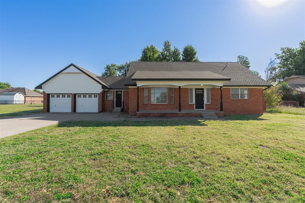 Photo 1 of 29 — 2912 N Santa Fe Avenue, Moore, OK 73160