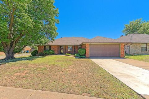 Photo of 2820 Morgan Trail, Edmond, OK 73012 (MLS # 1229445)