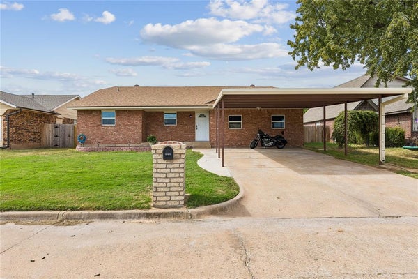 905 CRESTMOOR DR, MOORE, OK 73160 - Image 5cfe64e9fb850d60bb7e8f9e1cd27dc1/2440586137