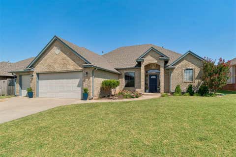 Photo of 817 Tea Rose Drive, Yukon, OK 73099 (MLS # 1195939)