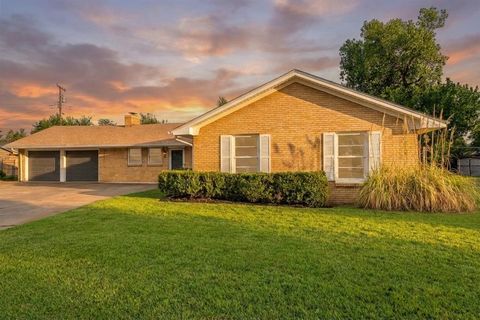 Photo of 9412 Britton Circle, Oklahoma City, OK 73120 (MLS # 1228697)