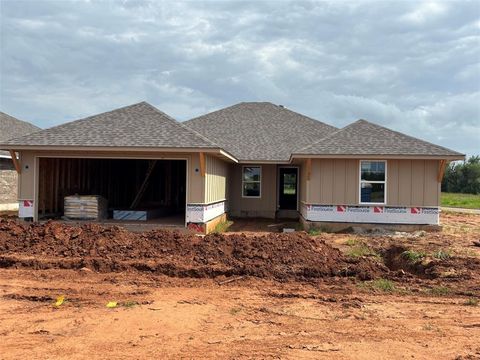 Photo of 10656 SW 18th Street, Yukon, OK 73099 (MLS # 1235767)