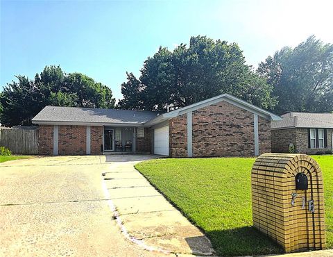 Photo of 716 Victoria Drive, Yukon, OK 73099 (MLS # 1230214)