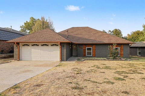 Photo of 11109 NW 112th Street, Yukon, OK 73099 (MLS # 1250367)
