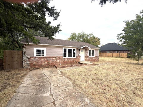 Photo of 611 NW 95th Street, Oklahoma City, OK 73114 (MLS # 1246382)