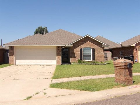 Photo of 4405 Apple Blossom Circle, Moore, OK 73160 (MLS # 1206631)