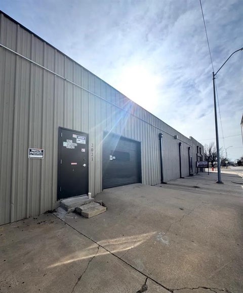 Photo of 2021 Exchange Avenue, Oklahoma City, OK 73108 (MLS # 1218712)