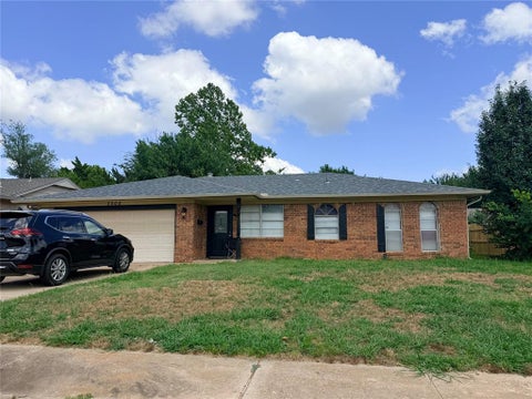 Photo of 3208 S Rankin Street, Edmond, OK 73013 (MLS # 1236016)