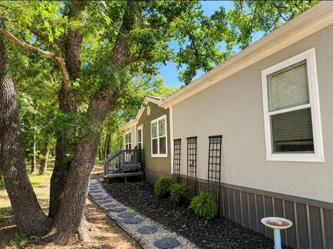 Photo of 1916 SE 138th Avenue, Norman, OK 73026 (MLS # 1238023)