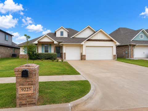 Photo of 9225 NW 88th Street, Yukon, OK 73099 (MLS # 1241041)