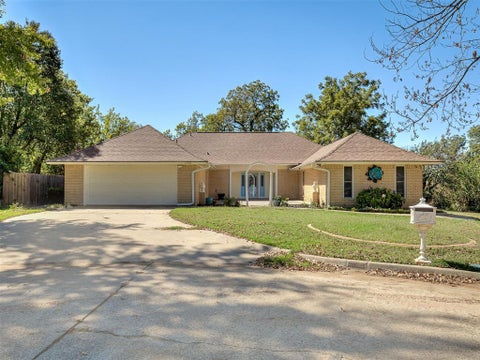 Photo of 11716 NW 119th Street, Yukon, OK 73099 (MLS # 1252631)