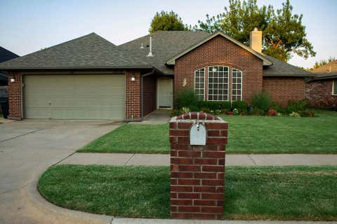 Photo of 18116 Chestnut Oak Drive, Edmond, OK 73012 (MLS # 1244644)