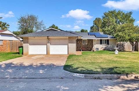 Photo of 1208 Kingston Drive, Yukon, OK 73099 (MLS # 1253061)