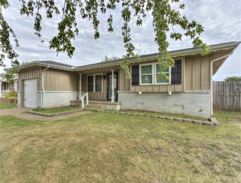 Photo of 913 W Mitchell Drive, Midwest City, OK 73110 (MLS # 1245313)