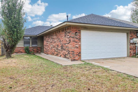 Photo of 605 NW 121st Terrace, Oklahoma City, OK 73114 (MLS # 1252228)