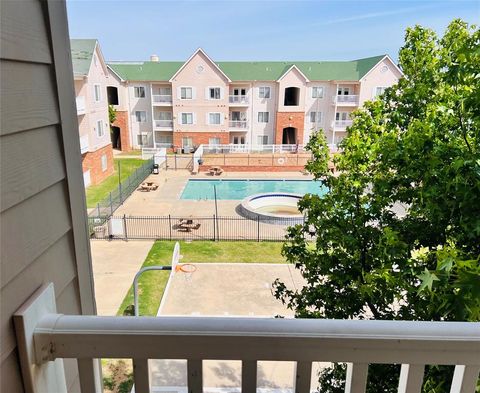 Photo of 2200 Classen Boulevard #1132, Norman, OK 73071 (MLS # 1221959)