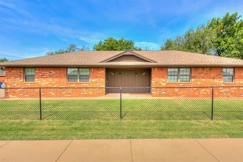 Photo of 1200 N Crawford Avenue, Norman, OK 73069 (MLS # 1222203)