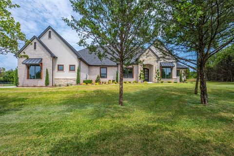 Photo of 4200 Grand Timber Drive, Edmond, OK 73034 (MLS # 1238840)