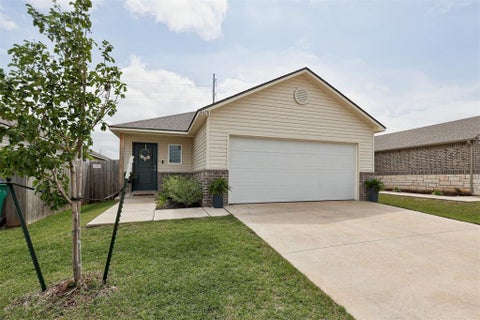 Photo of 11628 Krew Way, Yukon, OK 73099 (MLS # 1230915)