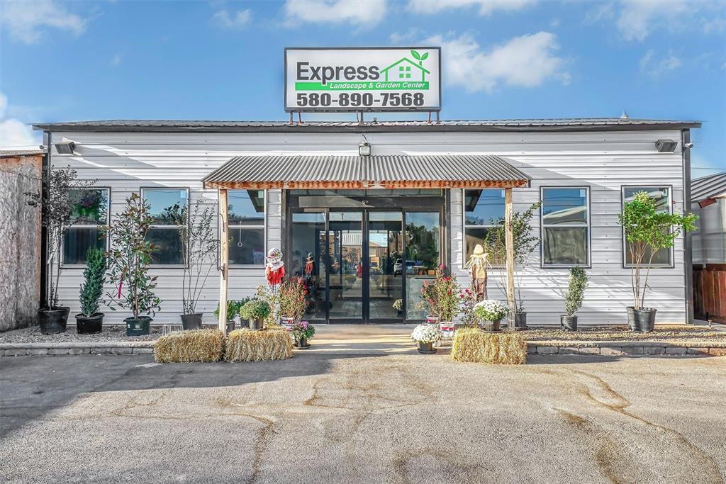 Photo 1 of 18 — 611 E Clark Avenue, Weatherford, OK 73096