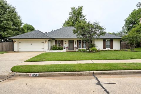 Photo of 3926 Warwick Drive, Norman, OK 73072 (MLS # 1230508)