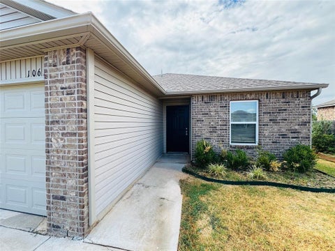 Photo of 10612 SW 22nd Street, Yukon, OK 73099 (MLS # 1251796)