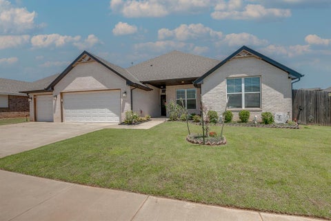 Photo of 11017 SW 32nd Street, Yukon, OK 73099 (MLS # 1234944)