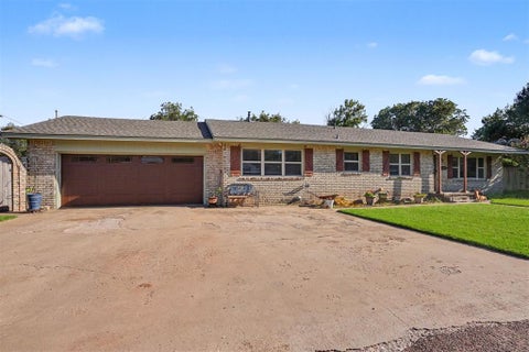 Photo of 116 W Jackson Street, Mangum, OK 73554 (MLS # 1238863)