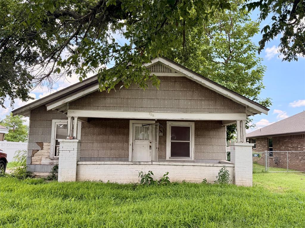 Photo 1 of 5 — 533 W Wood Street, Shawnee, OK 74801