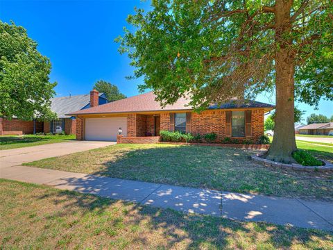 Photo of 700 N Briarcliff Drive, Moore, OK 73170 (MLS # 1235285)
