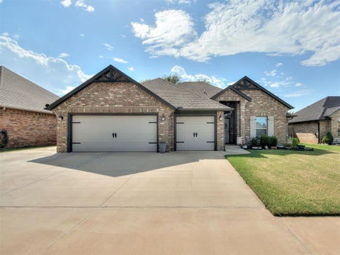 Photo of 2201 Sycamore Creek Avenue, Yukon, OK 73099 (MLS # 1246672)