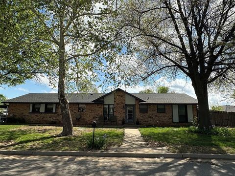 Photo of 10012 S Blackwelder Avenue, Oklahoma City, OK 73139 (MLS # 1227636)