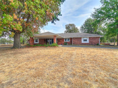 Photo of 9220 Acre View Drive, Oklahoma City, OK 73151 (MLS # 1251531)