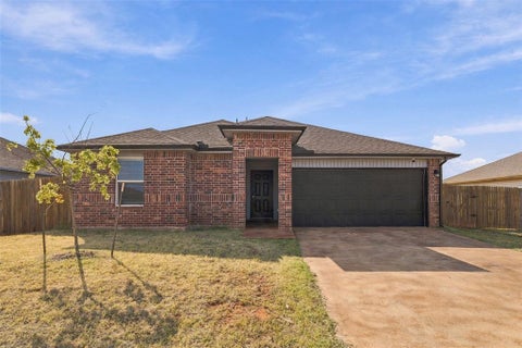 Photo of 2425 Sunshine Lane, Yukon, OK 73099 (MLS # 1251480)