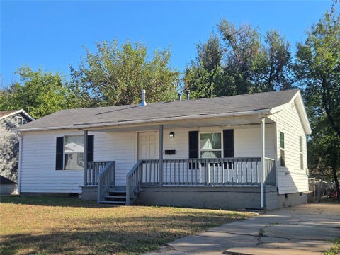 Photo of 214 W Kittyhawk Drive, Midwest City, OK 73110 (MLS # 1254222)