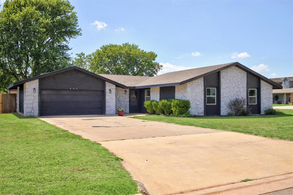 Photo 1 of 36 — 225 Cypress Avenue, Elk City, OK 73644