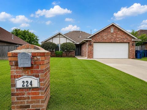 Photo of 224 SW 145th Street, Oklahoma City, OK 73170 (MLS # 1228799)