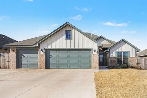 Photo of 495 Grand Sycamore Drive, Washington, OK 73093 (MLS # 1207544)