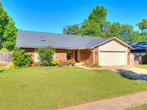 Photo of 809 Lakeside Circle, Edmond, OK 73012 (MLS # 1224729)