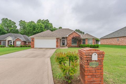 Photo of 1503 Berkshire Place, Shawnee, OK 74804 (MLS # 1230125)