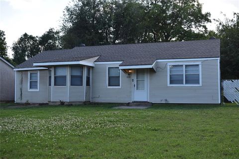 Photo of 428 S 8th Street, Yukon, OK 73099 (MLS # 1233457)