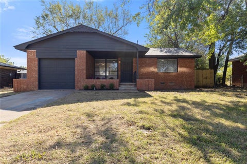 Photo of 704 Hedge Drive, Midwest City, OK 73110 (MLS # 1253221)