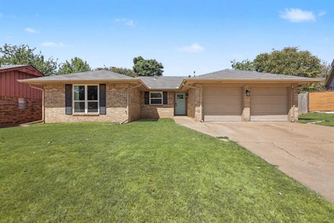 Photo of 713 Banner Avenue, Edmond, OK 73013 (MLS # 1246407)