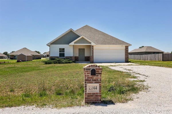 15944 SPUR CIR, MCLOUD, OK 74851 - Image 68d4a394df0d04d8a2b7bddb36043774/2620767140