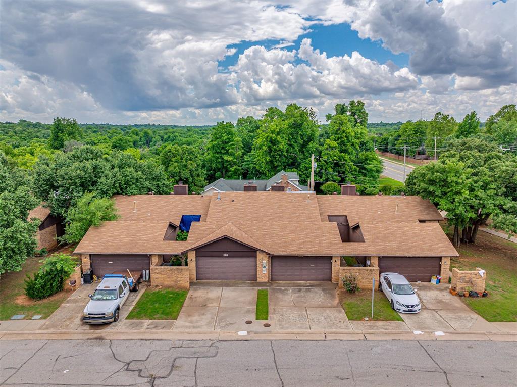 Photo 1 of 34 — 2910 Stonepoint Dr 2910, Edmond, OK 73034