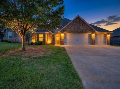 Photo of 2409 Santa Monica Drive, Edmond, OK 73034 (MLS # 1240457)