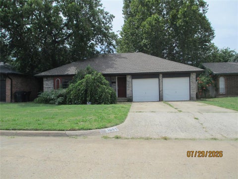 Photo of 1052 NW 7th Place, Moore, OK 73160 (MLS # 1242073)