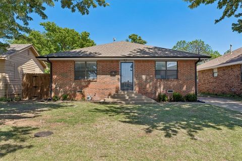Photo of 422 Chartrand Avenue, Edmond, OK 73034 (MLS # 1228280)