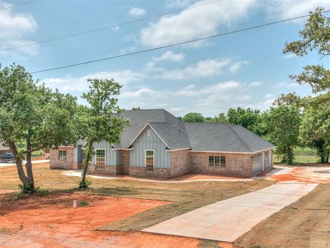 Photo of 1228 Jerzee Mae Rd, Blanchard, OK 73010 (MLS # 1226429)